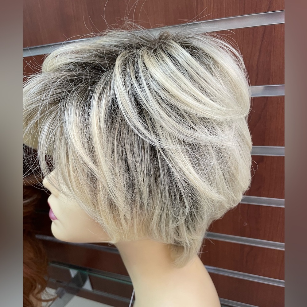 Raquel Welch Up Close and Personal Shaded Platinum SS613